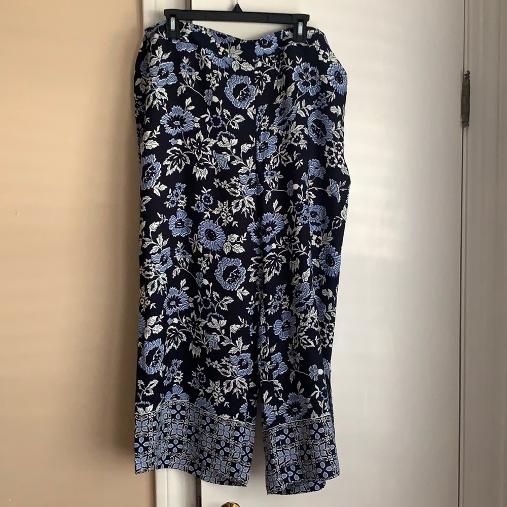 Wide leg crop — XL — blue and whites with flowers.